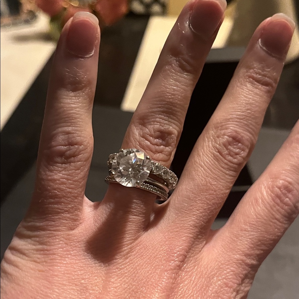 Elegant Diamond Band, size 6 - Picture 3 of 3